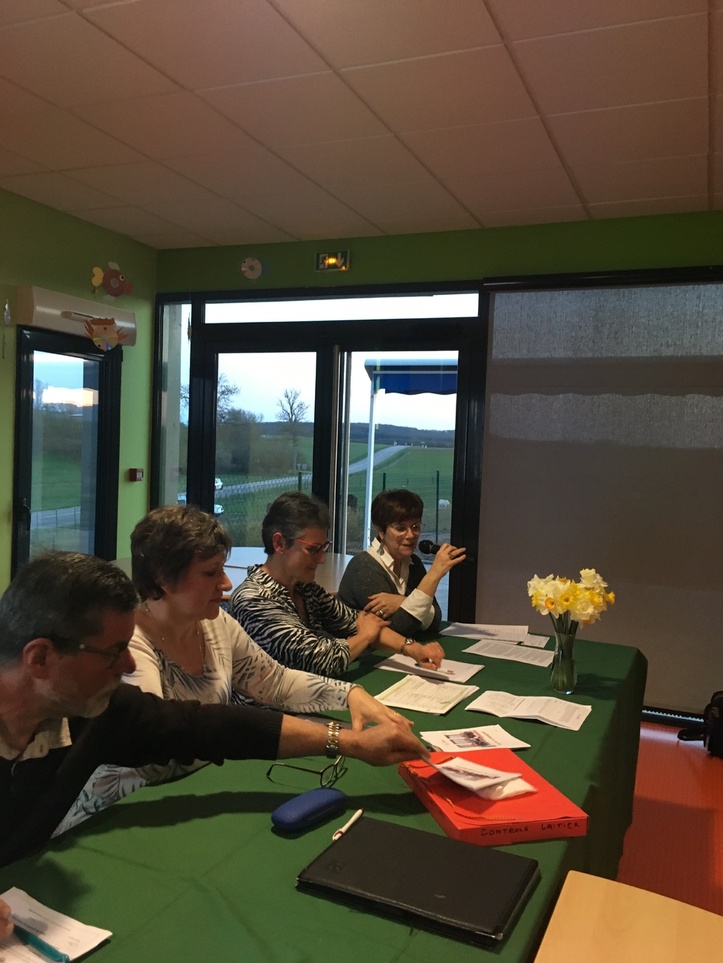 Au bureau de l'AG, le 23 mars 2019 , de gauche à droite , le trésorier, la première vice-présidente, la présidente de l'Association Equipage, et la directrice du FAS. Au bureau de l'AG, le 23 mars 2019 , de gauche à droite , le trésorier, la première vice-présidente, la présidente de l'Association Equipage, et la directrice du FAS.