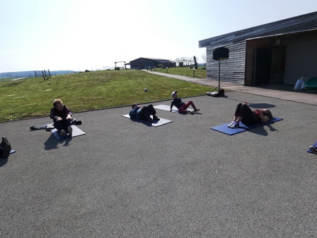 Cours de gym en plein air et en plein confinement! Cours de gym en plein air et en plein confinement!