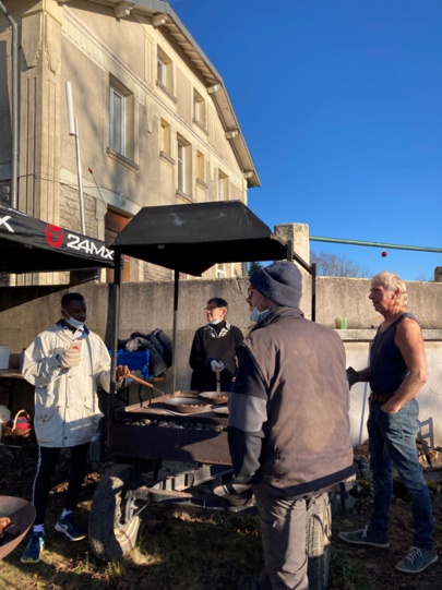 Les marrons chauds et sa belle équipe de chauffeurs. Les marrons chauds et sa belle équipe de chauffeurs.