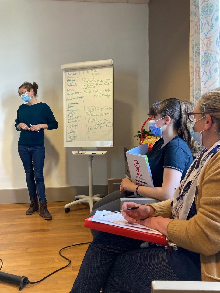 Elodie, la psychologue a proposé un travail en groupe.