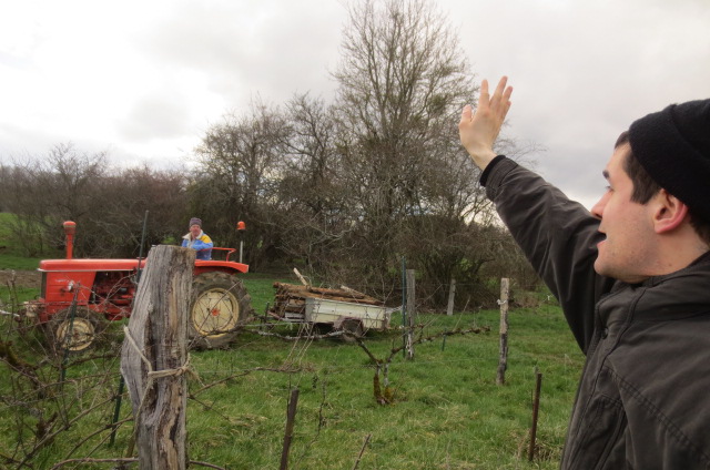 Accueil de Denis et son tracteur . Accueil de Denis et son tracteur .