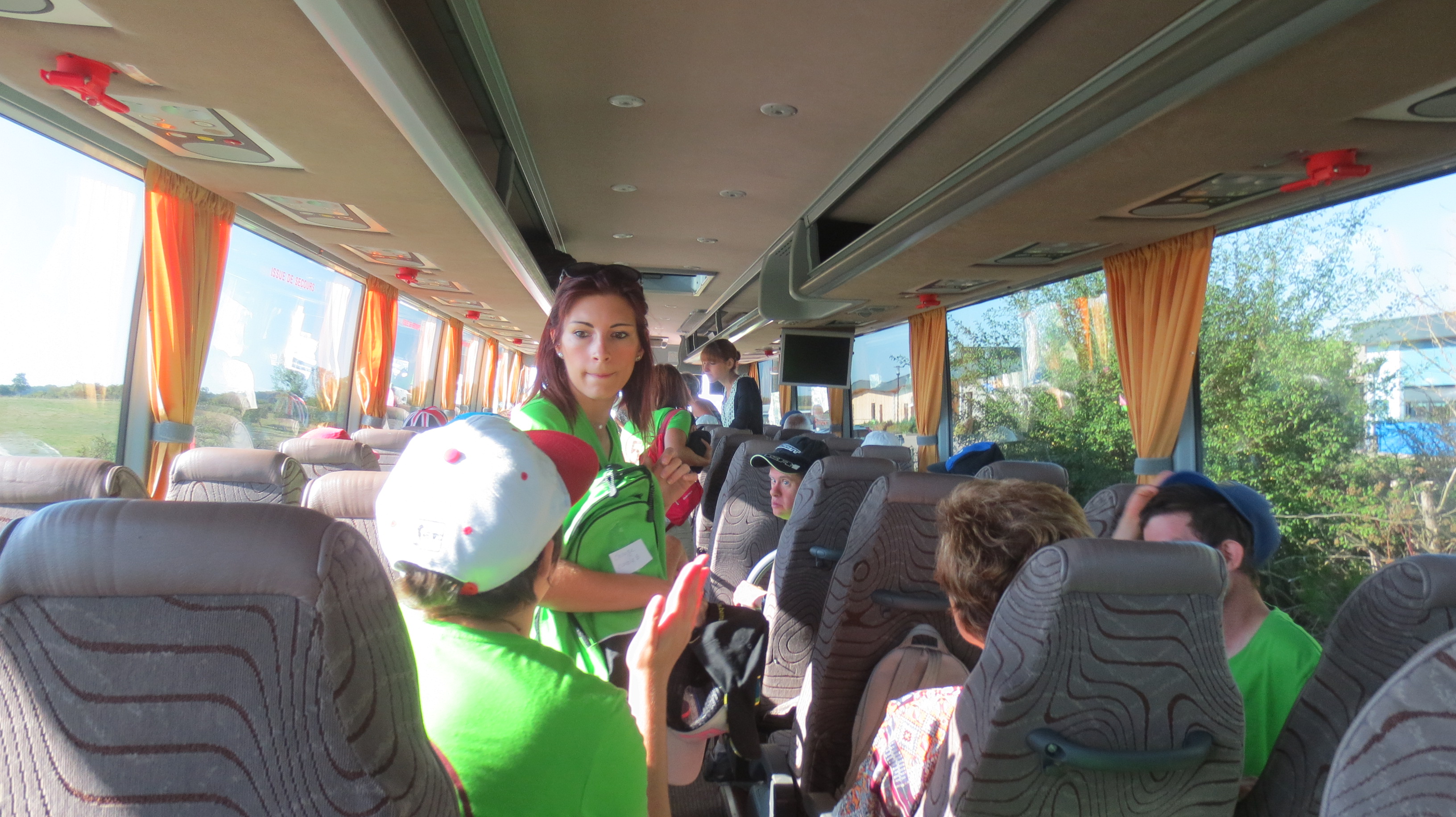 23 résidents et onze accompagnateurs professionnels et bénévoles s'en vont vers Fraispertuis. 23 résidents et onze accompagnateurs professionnels et bénévoles s'en vont vers Fraispertuis.