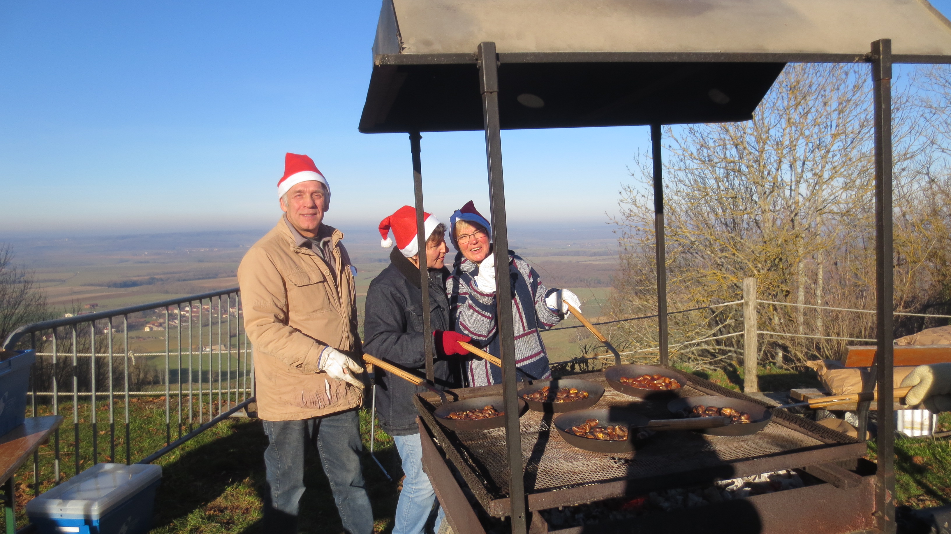 Aux marrons chauds, l'équipe opère en balcon sur le Saintois Aux marrons chauds, l'équipe opère en balcon sur le Saintois