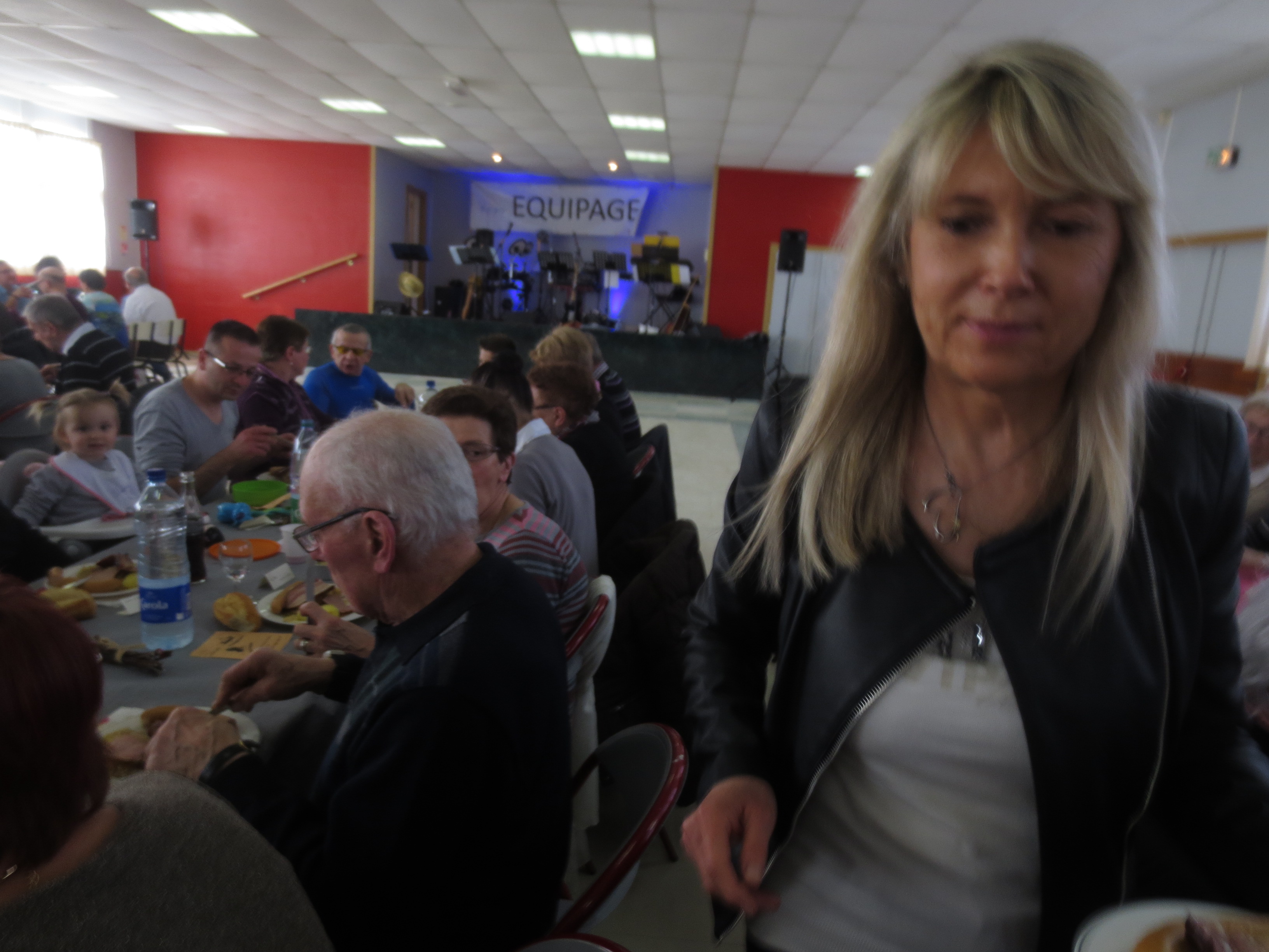 Avec l'aide de nouveaux bénévoles... Avec l'aide de nouveaux bénévoles...