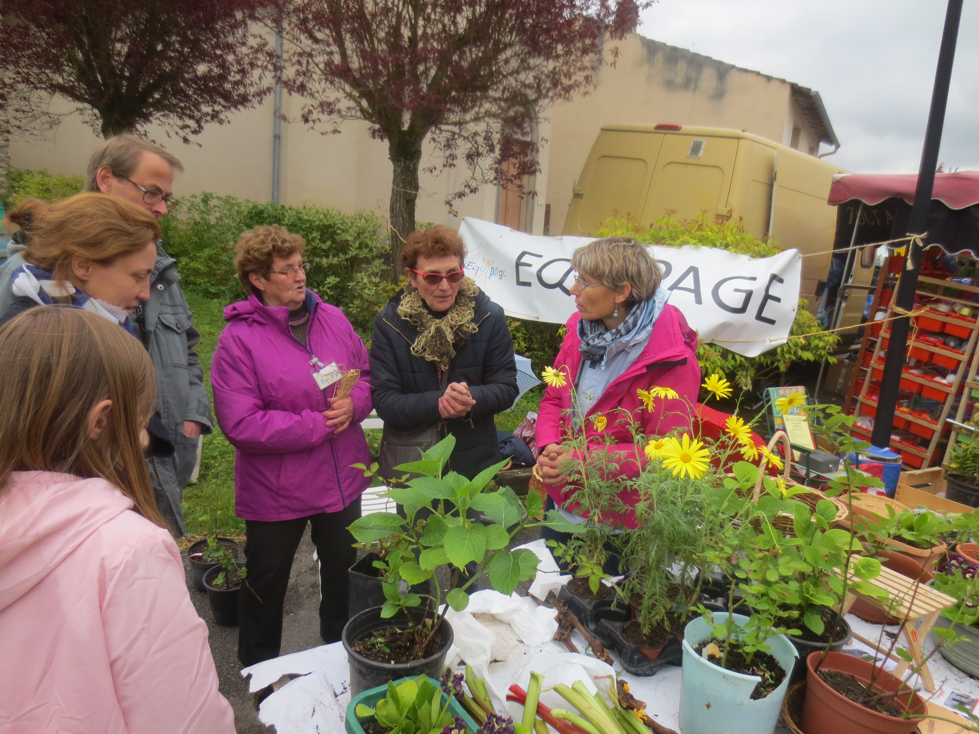 Entre jardiniers, on échange des pratiques.. Entre jardiniers, on échange des pratiques..