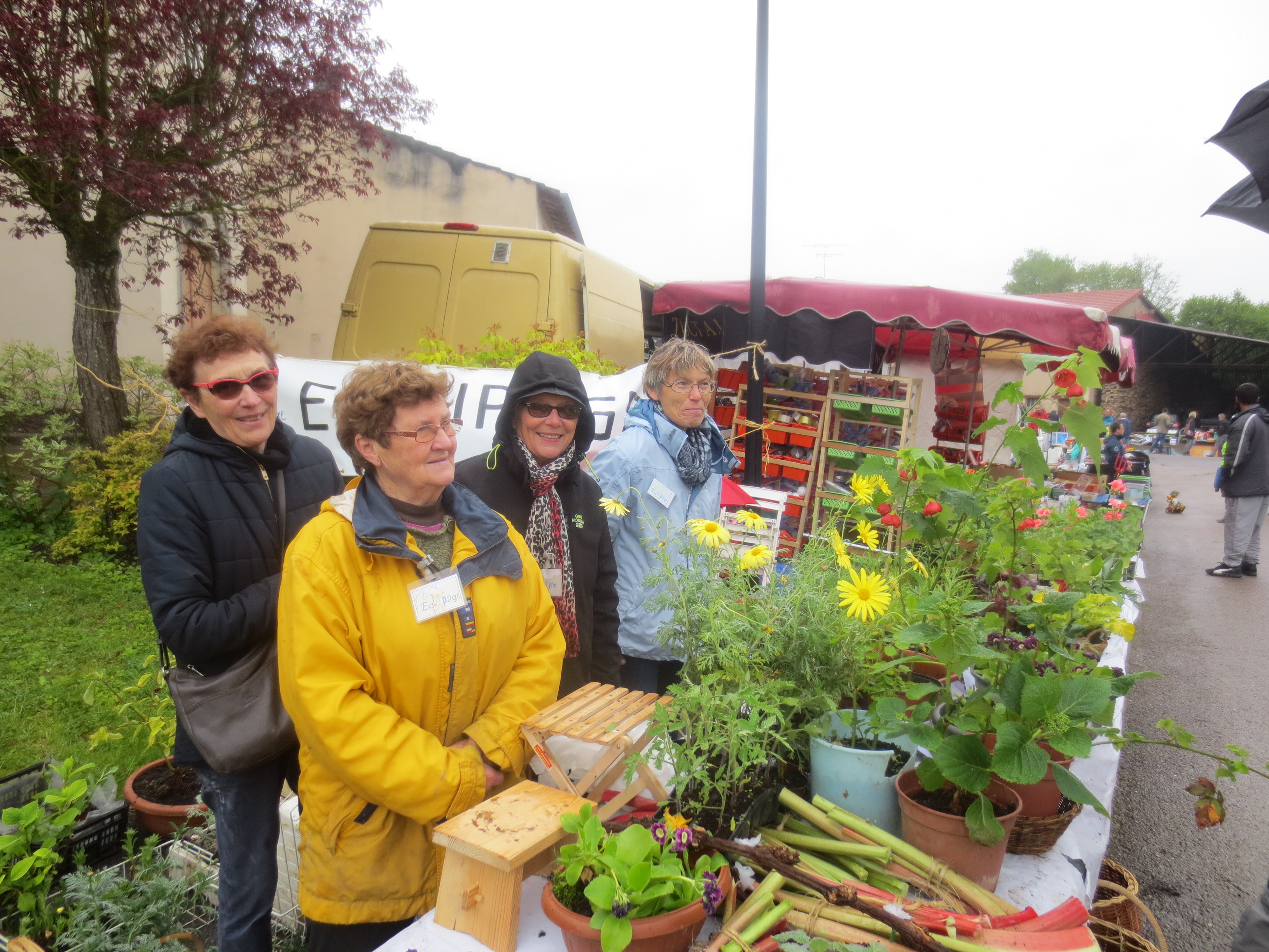Une équipe de jardinière bien rôdée. Une équipe de jardinière bien rôdée.