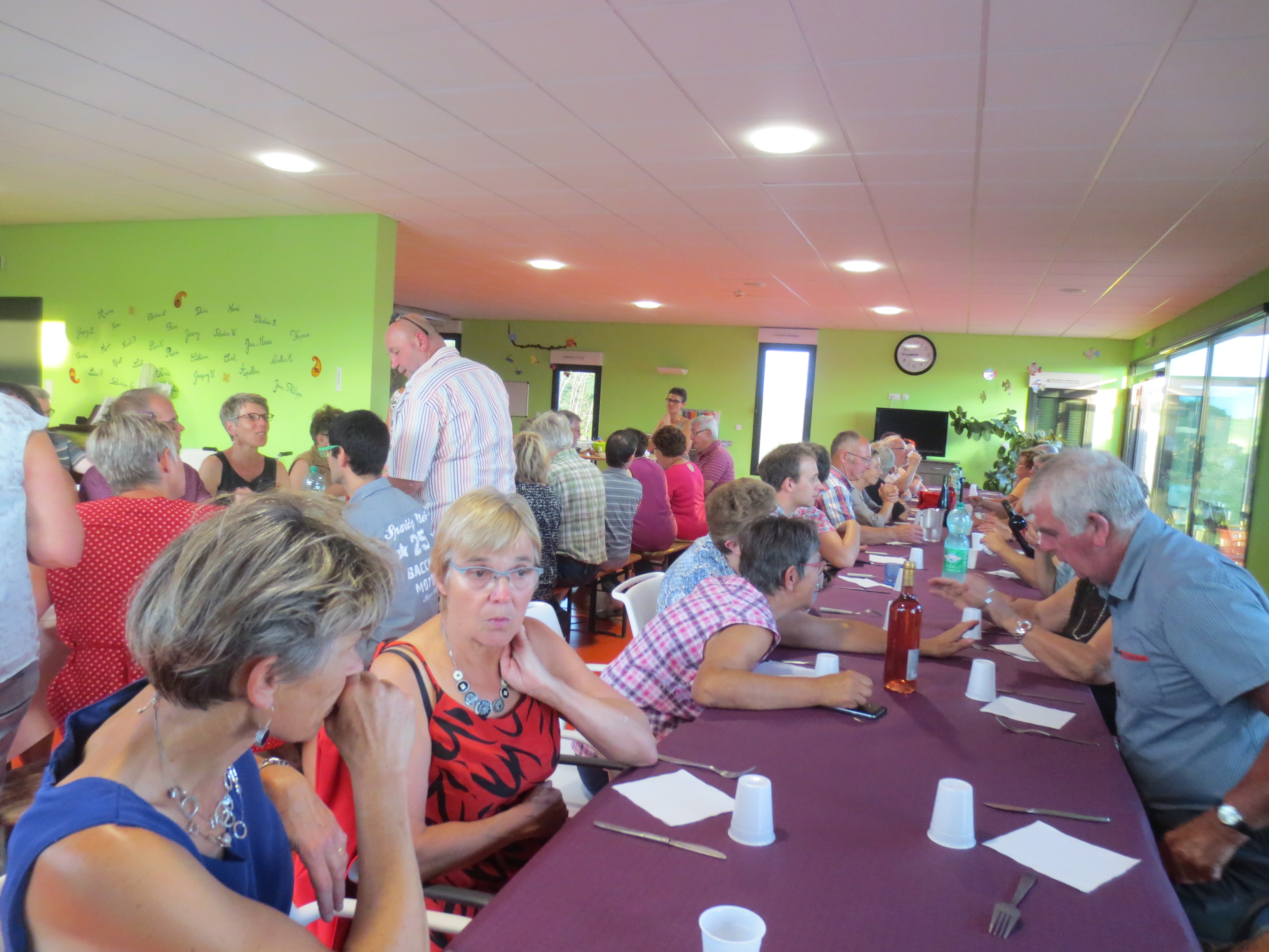 Autour de la table en toute convivialité.