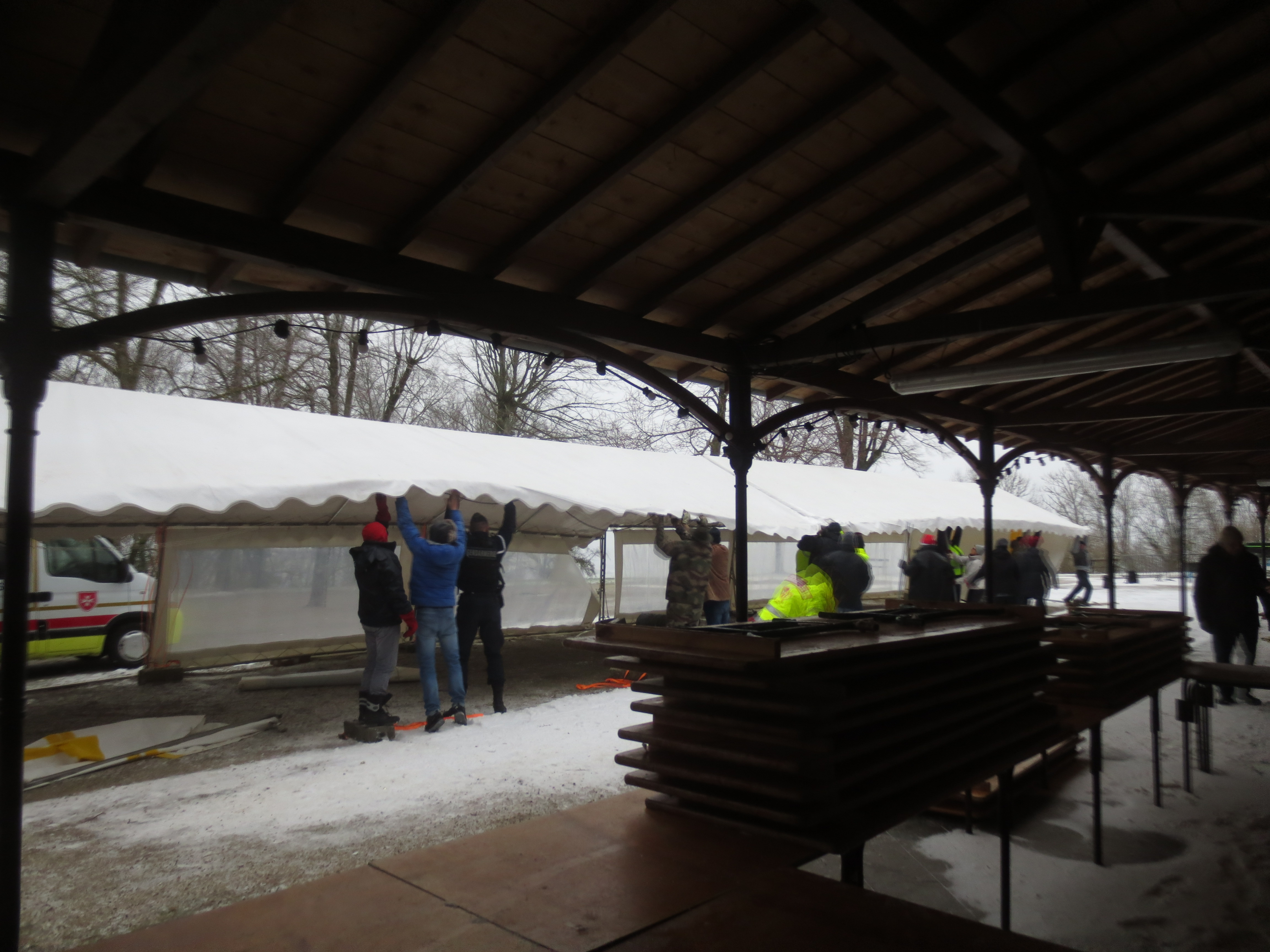 Il y avait danger pour les chalands. Il y avait danger pour les chalands.