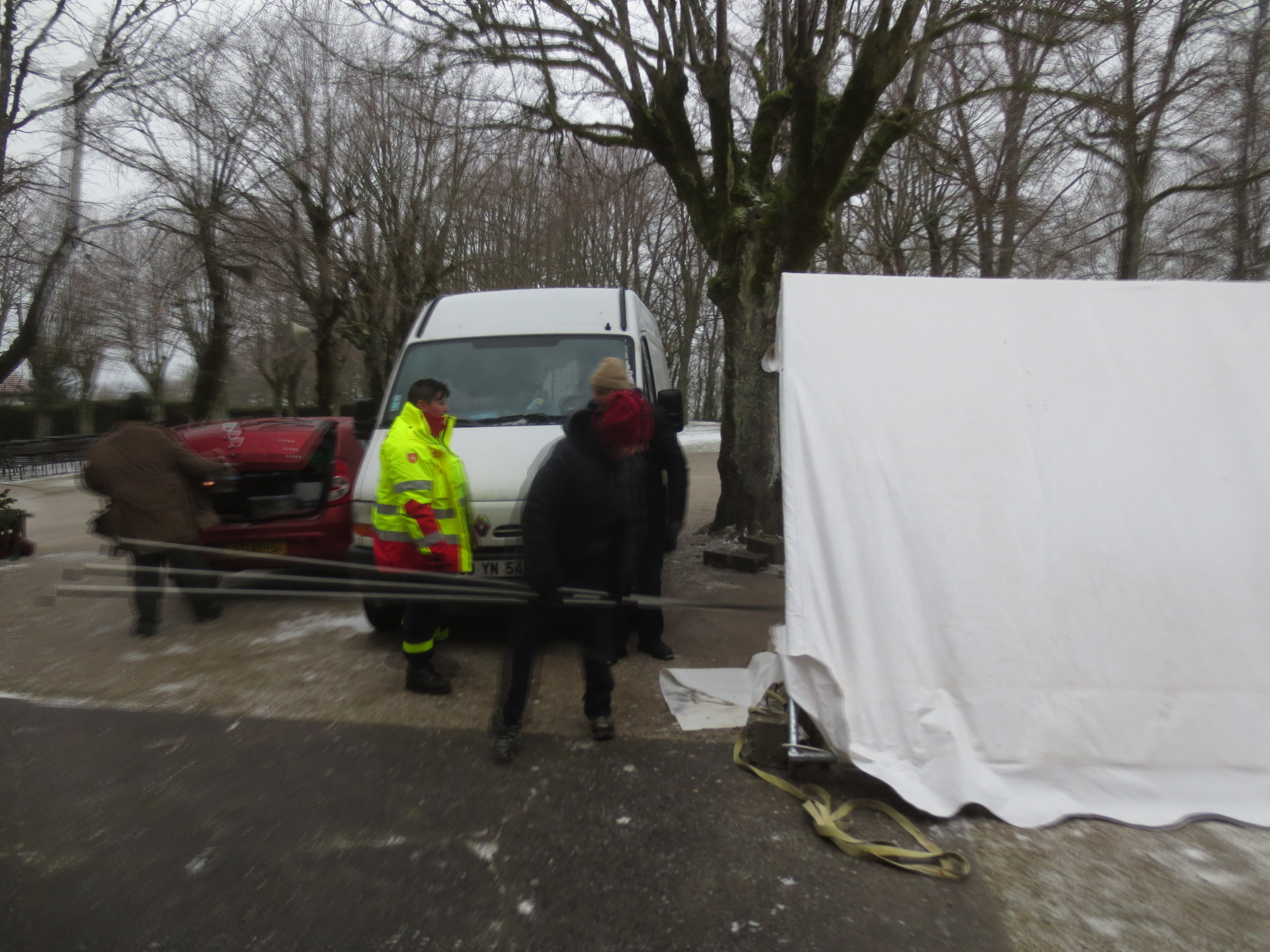 Plaqués au sol ! Plaqués au sol !