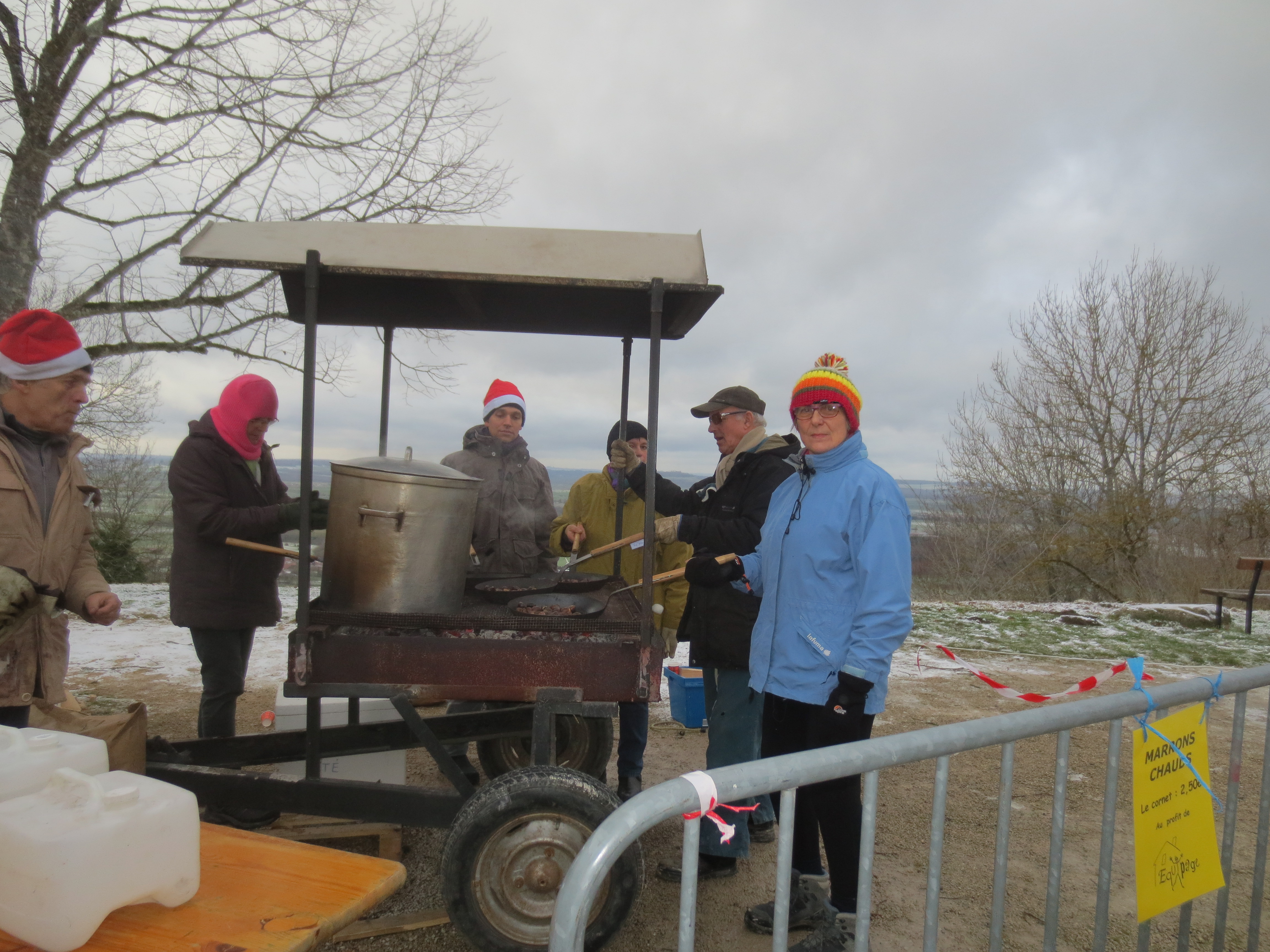 Toute l'équipe des marrons au petit matin du premier jour. Toute l'équipe des marrons au petit matin du premier jour.