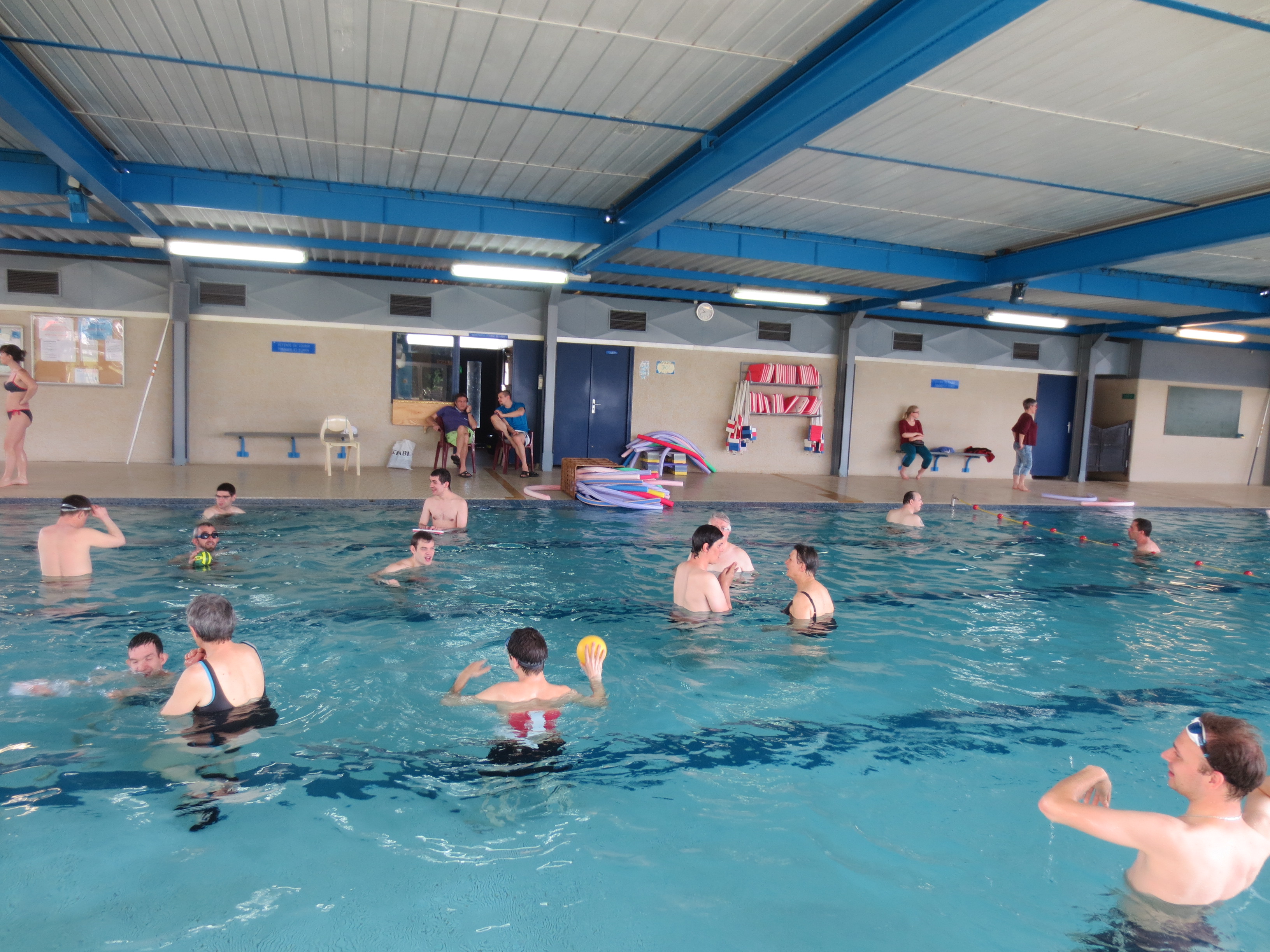 On espère revenir dans une piscine transformée mais tout aussi sympathique.