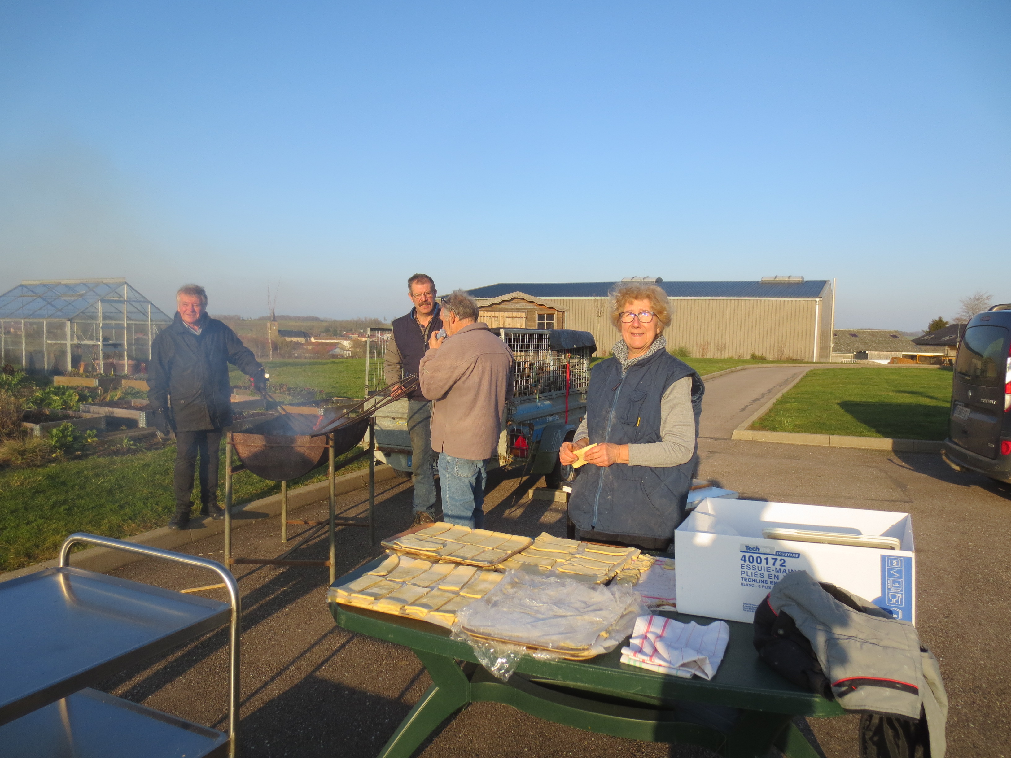 Des gaufres à l'ancienne confectionnées par les bénévoles d 'Equipage en guise de galettes des rois. Des gaufres à l'ancienne confectionnées par les bénévoles d 'Equipage en guise de galettes des rois.