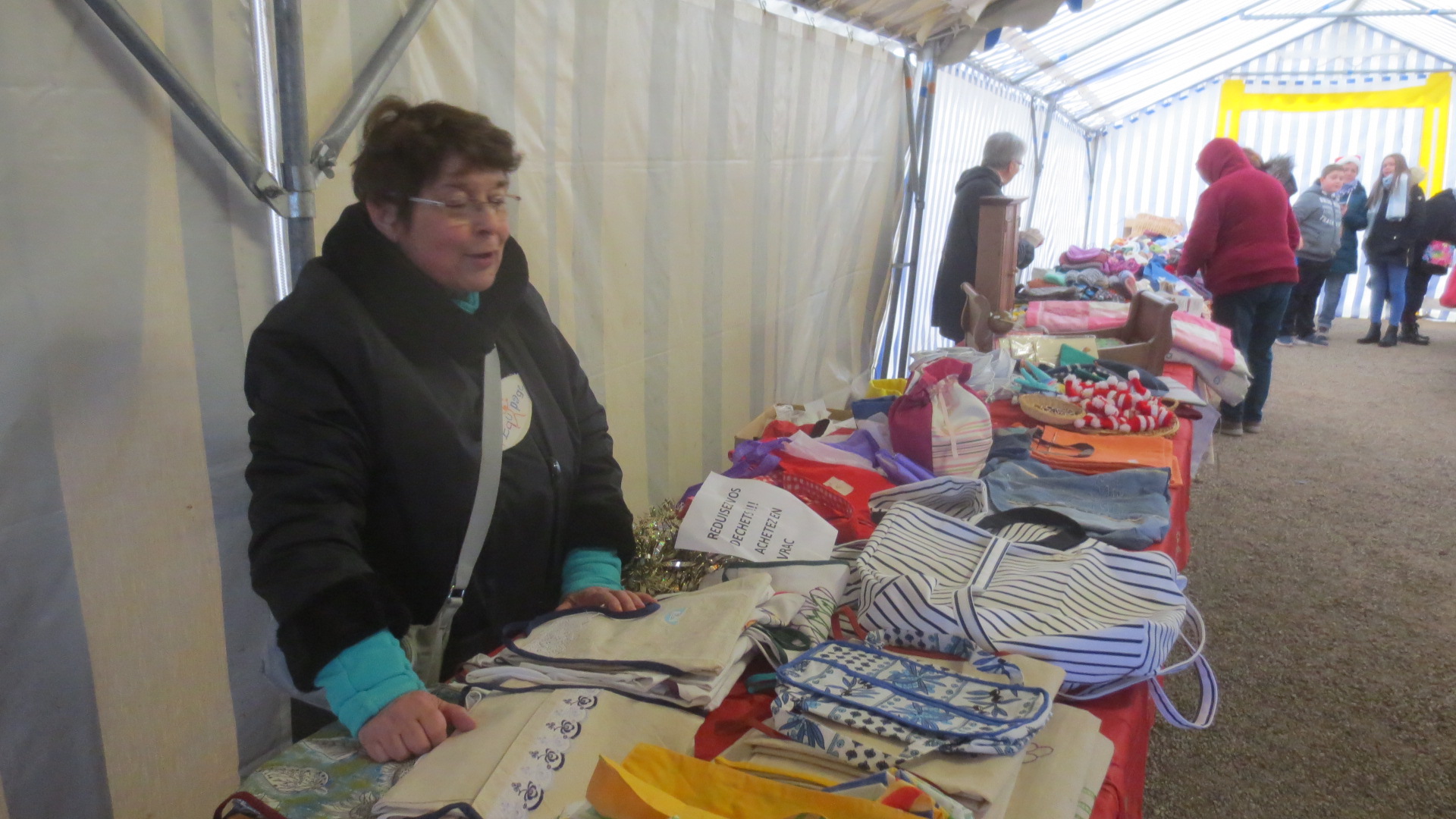 Des pochons, des torchons et des chiffons de toutes créations. Des pochons, des torchons et des chiffons de toutes créations.