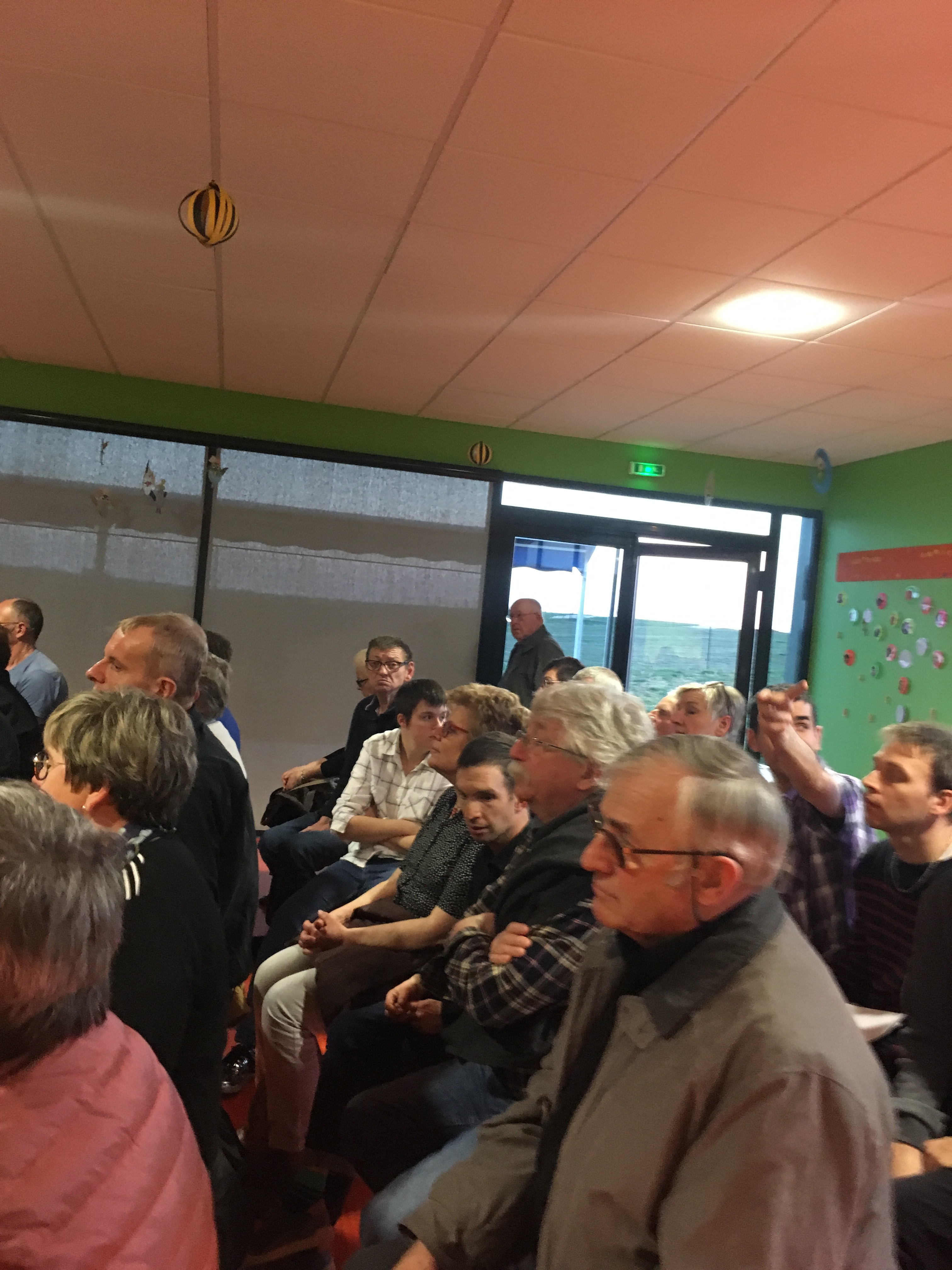 L'émotion présente à l'assemblée générale d'Equipage L'émotion présente à l'assemblée générale d'Equipage