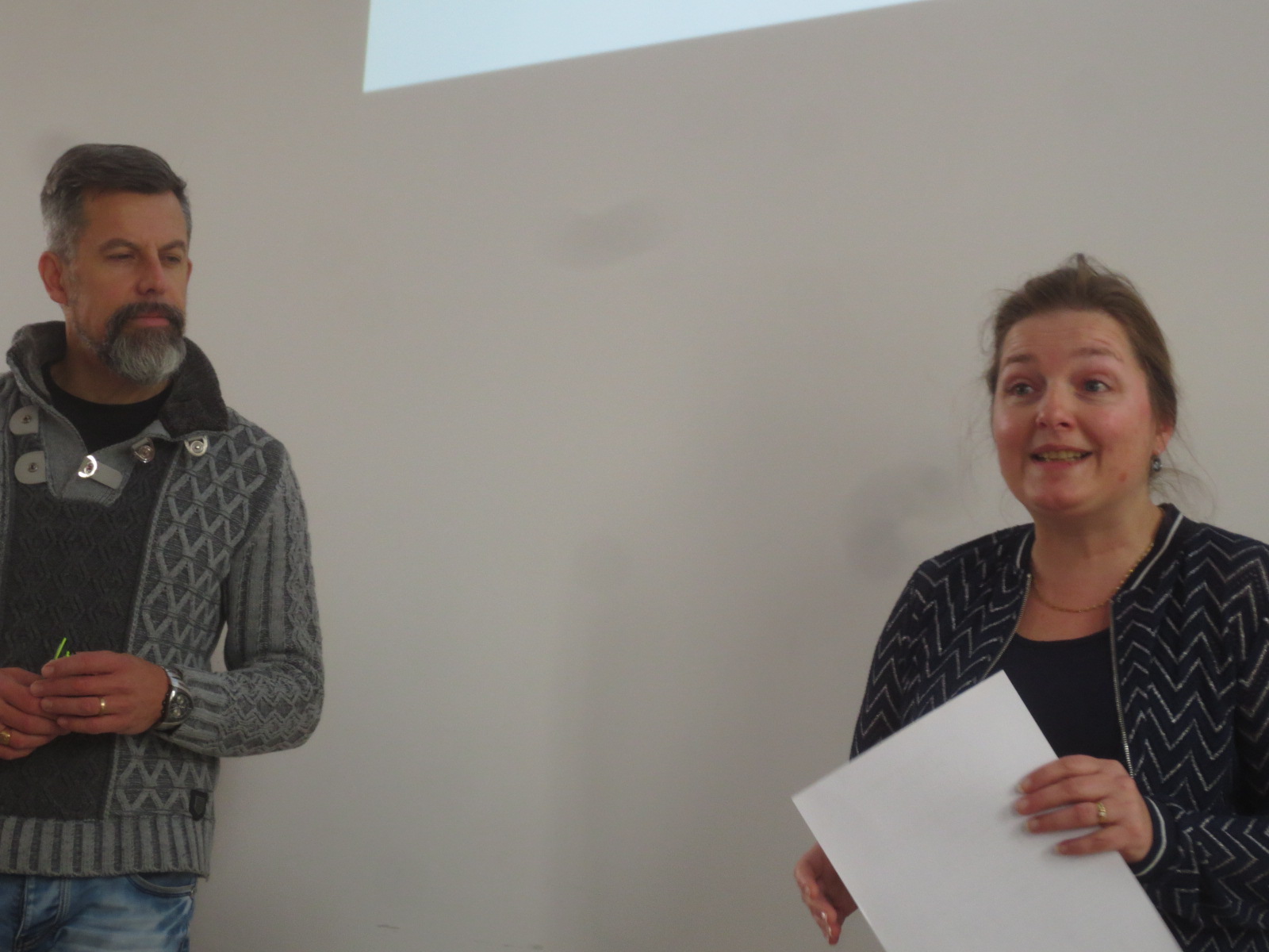 Stéphanie Petit présente l'atelier aux participants. Stéphanie Petit présente l'atelier aux participants.