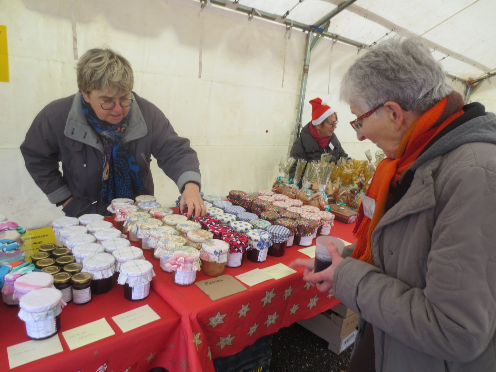 Un marché de Noël sauvé des eaux et du vent! Un marché de Noël sauvé des eaux et du vent!