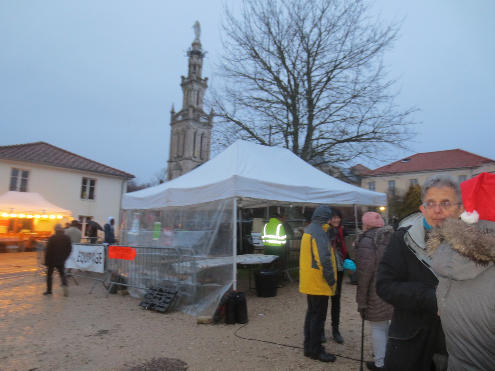 Finalement, pas si mal placés les chapiteaux d'Equipage!