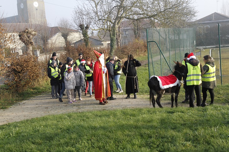 Arrivée devant la cour de l'école maternelle.