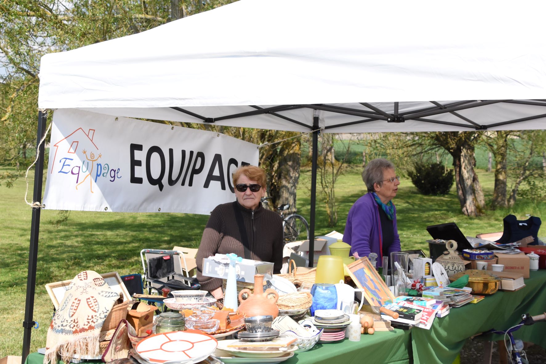 Geneviève et Thérèse ont monté et tenu le stand Equipage à Laloeuf