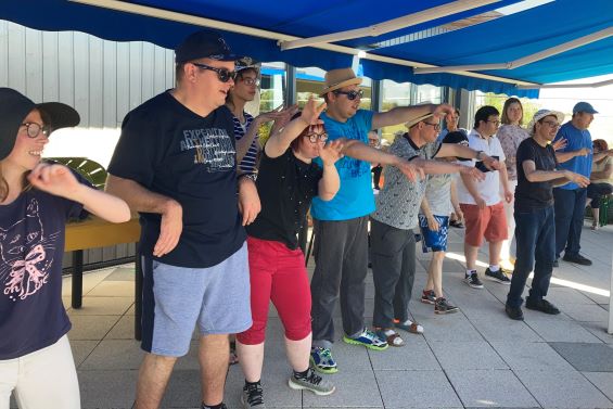 Chantons , dansons en familles Chantons , dansons en familles