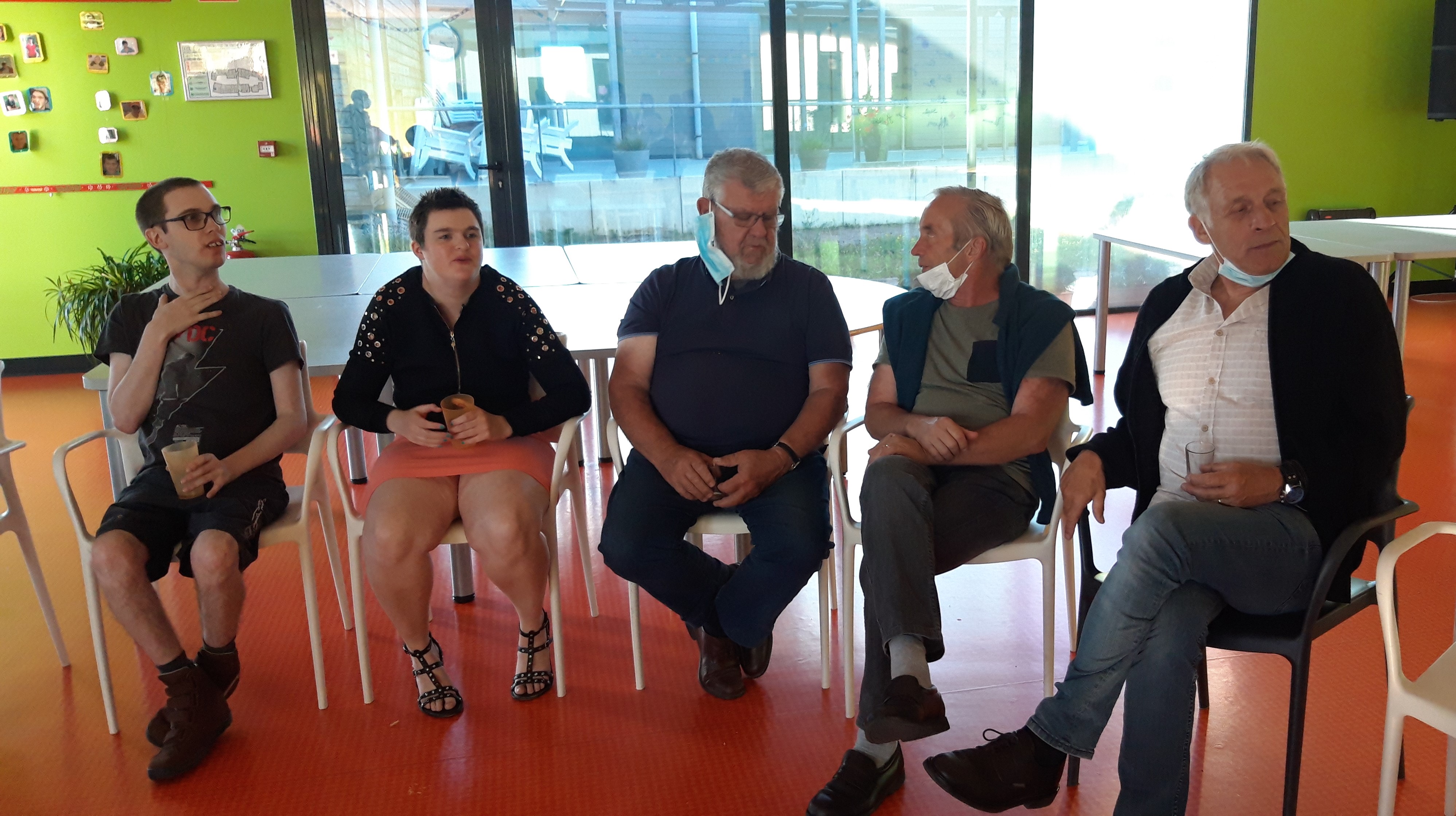 Résidents et bénévoles se retrouvent Résidents et bénévoles se retrouvent