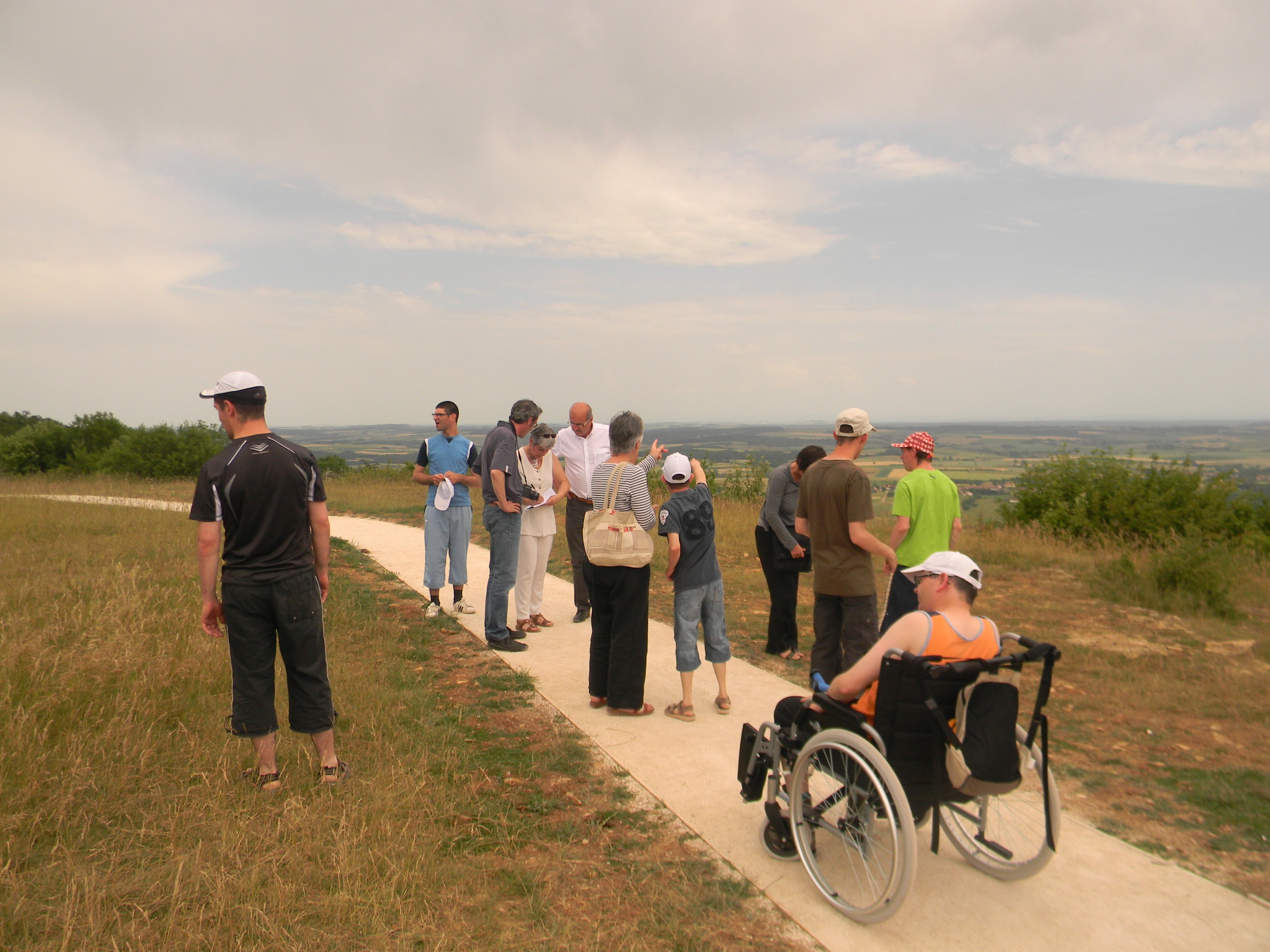 A l'arrivée, un superbe panorama, à partir duquel on peut voir le foyer à Diarville. A l'arrivée, un superbe panorama, à partir duquel on peut voir le foyer à Diarville.