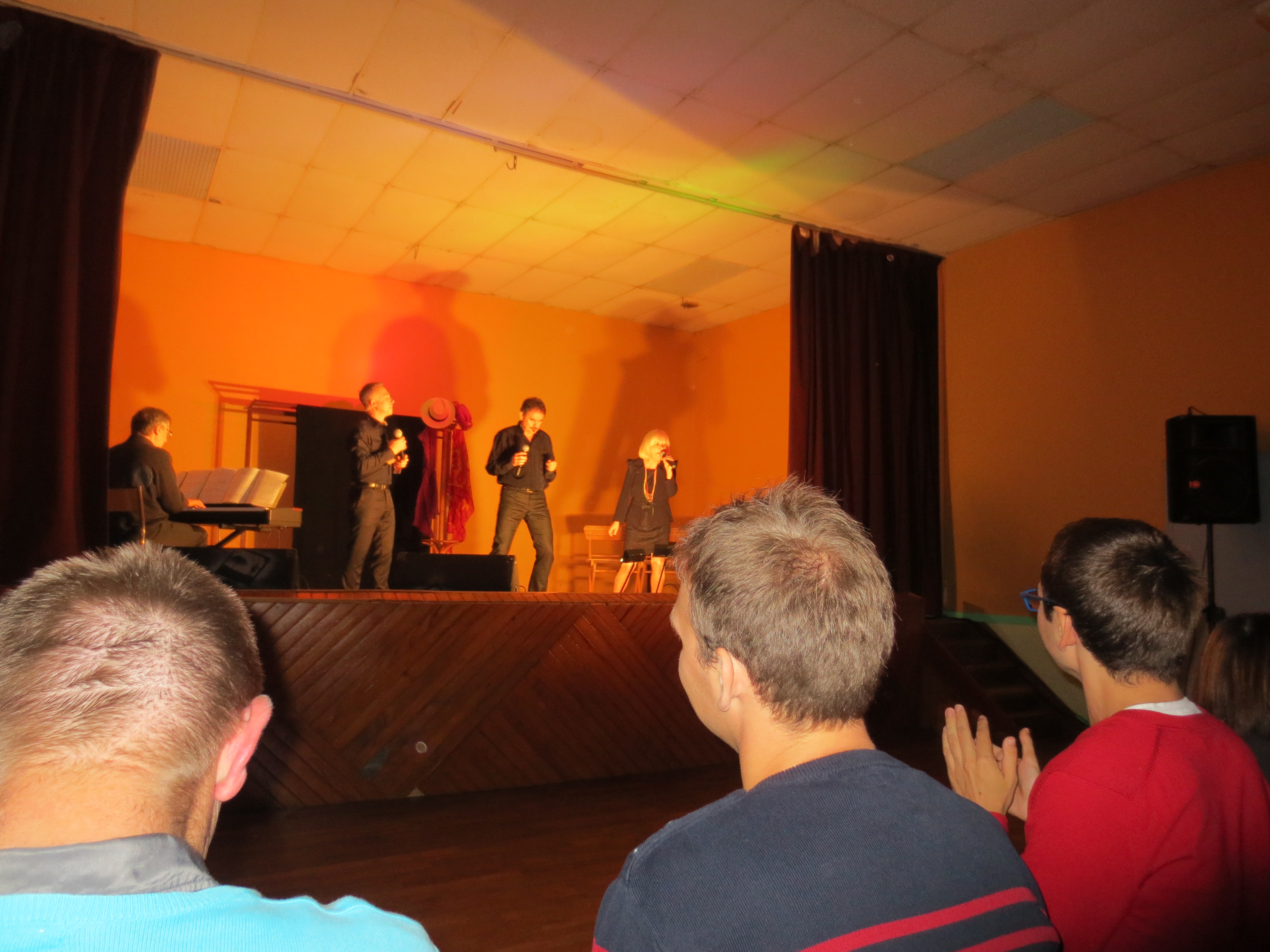 Magique soirée avec Trois Voix et Un Piano Magique soirée avec Trois Voix et Un Piano