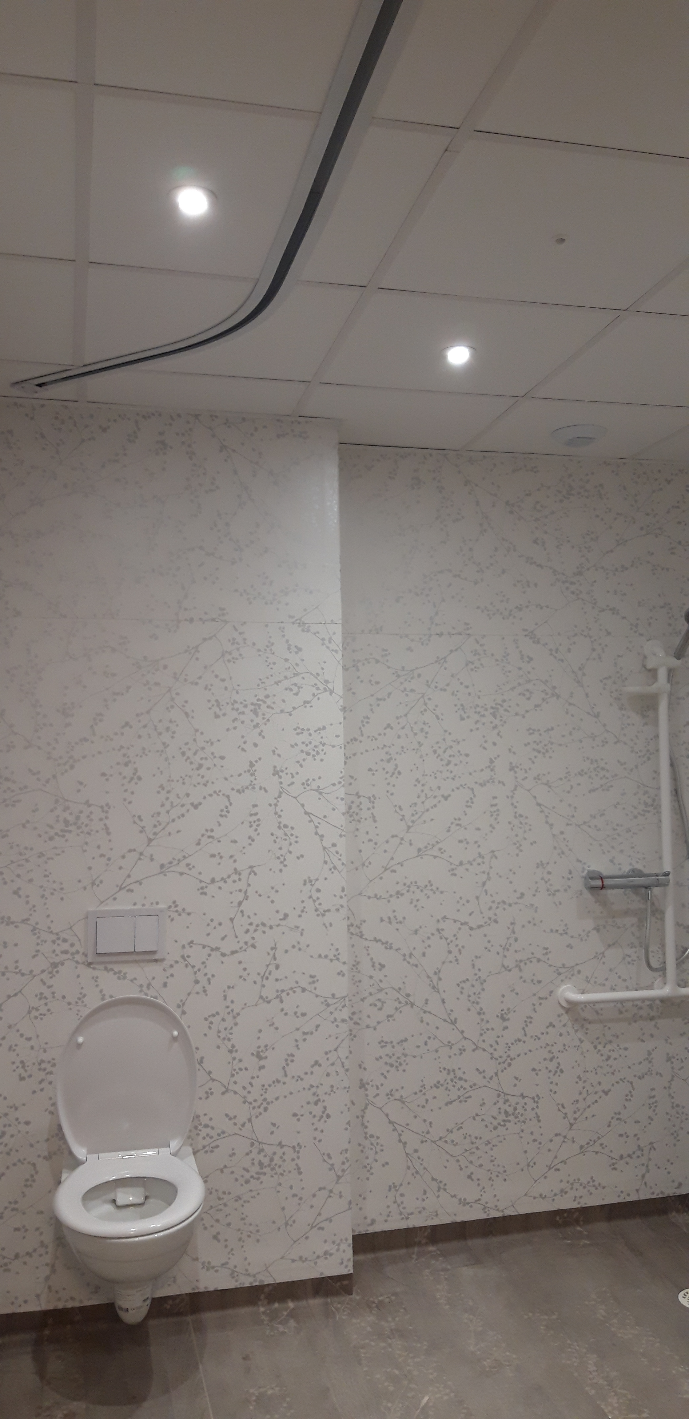 Cabinet de toilette et douche fonctionnels Cabinet de toilette et douche fonctionnels