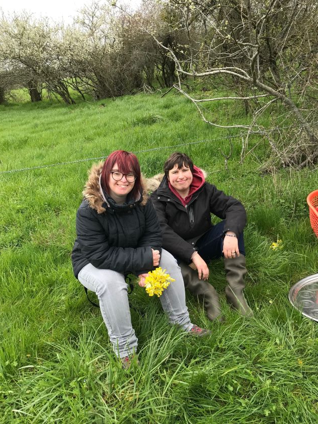 Ce premier atelier marque aussi le printemps, alors on va cueillir les coucous Ce premier atelier marque aussi le printemps, alors on va cueillir les coucous