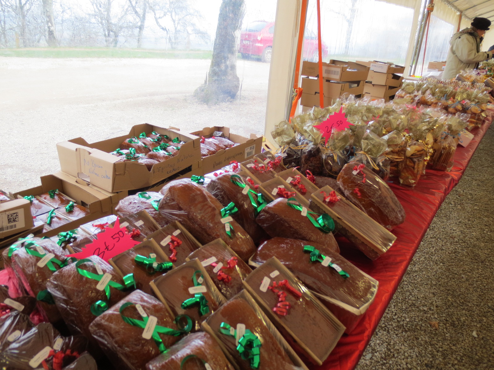 De nombreuses pâtisseries de Noël préparées dés le vendredi...