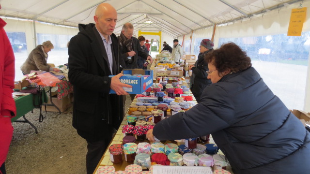 Le député est venu faire son marché