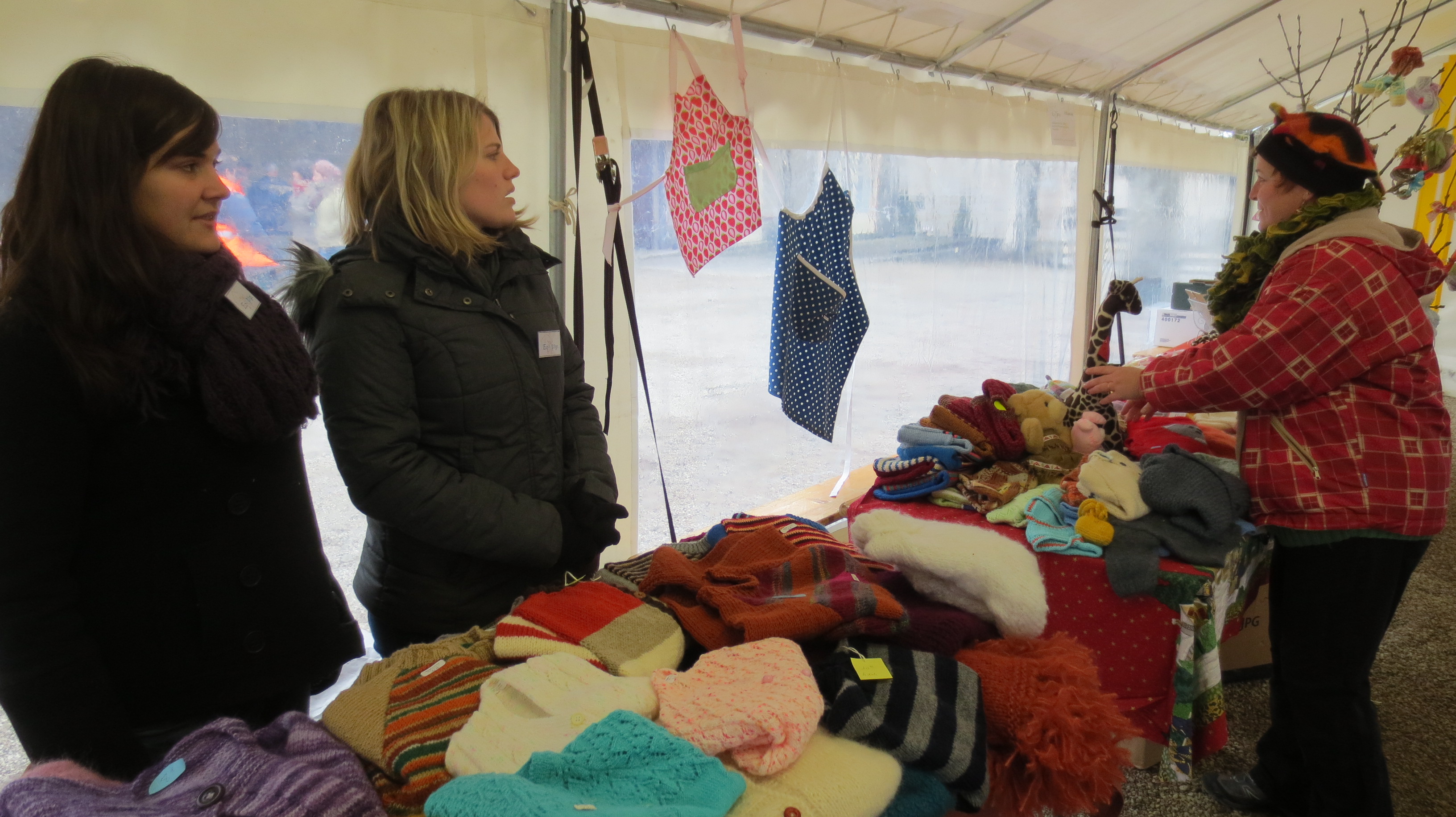Les jeunes bénévoles à leurs postes Les jeunes bénévoles à leurs postes