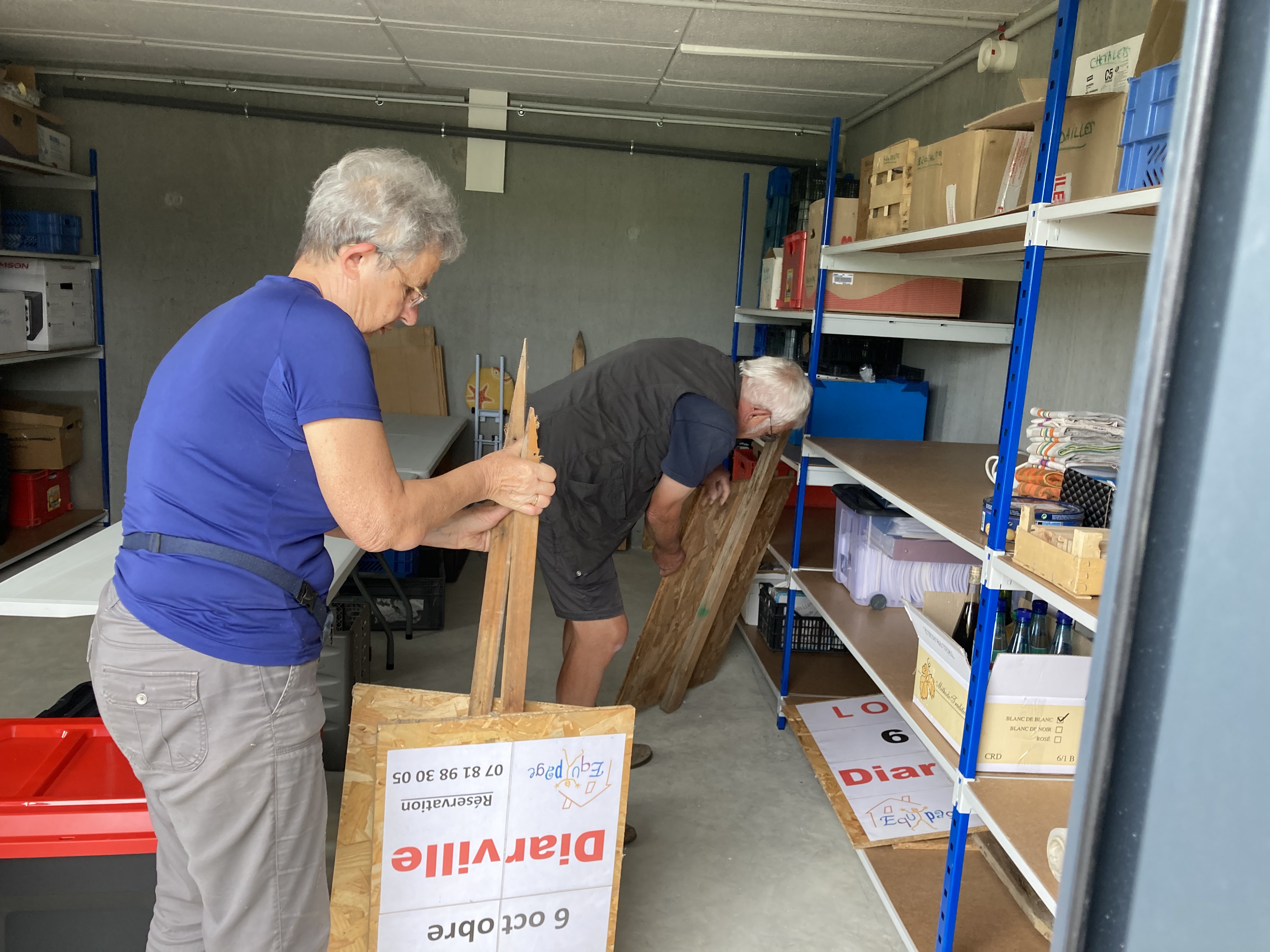 Les étagères ont été vite remplies Les étagères ont été vite remplies