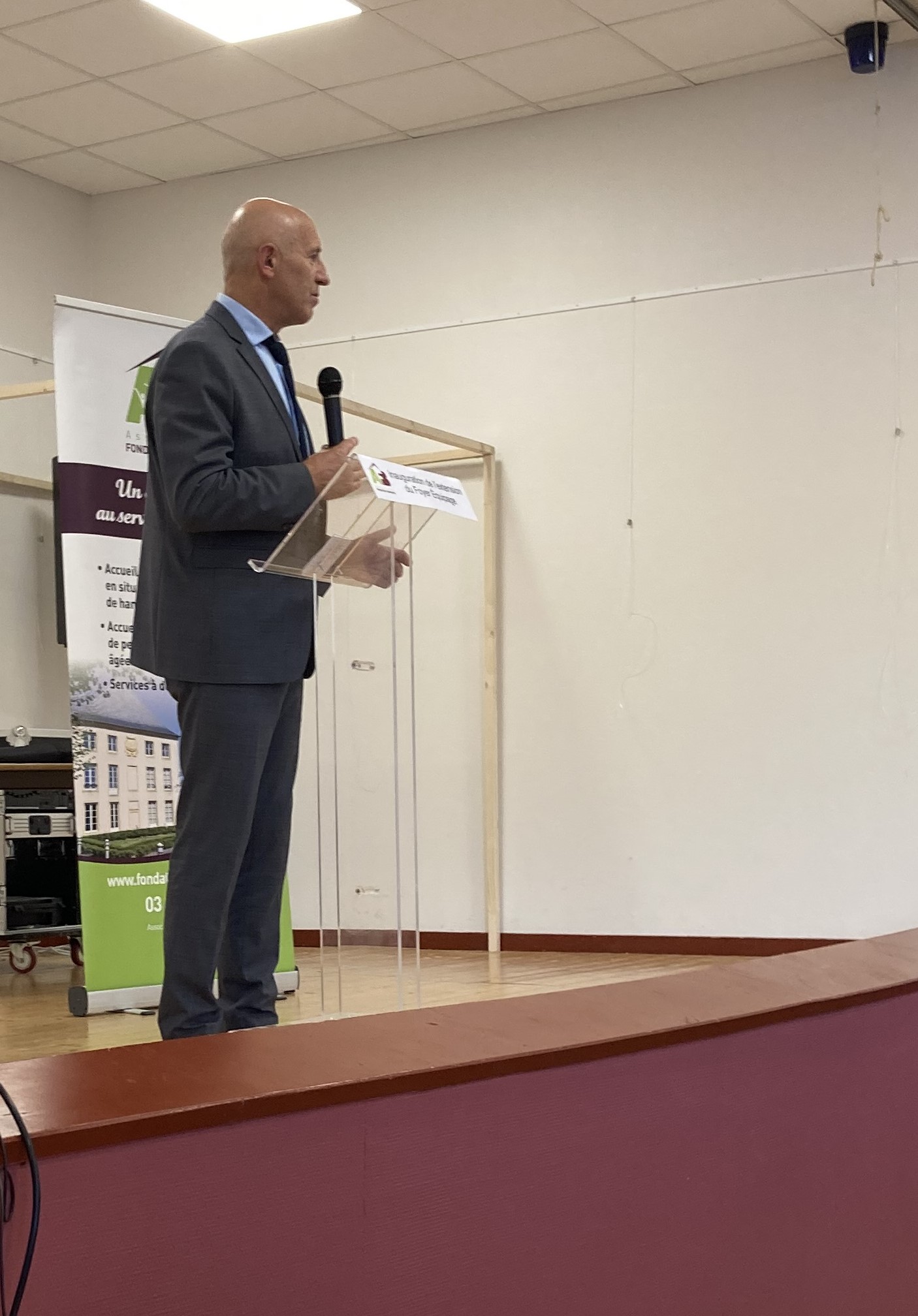 Dominique Potier , député à l'unisson. Dominique Potier , député à l'unisson.