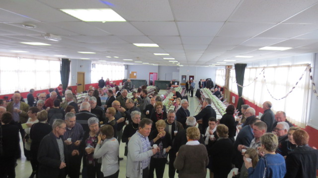 L'apéritif réunit tous les amis d'Equipage....