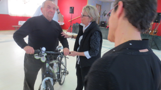 Claude est reparti à vélo, avec entrain... Claude est reparti à vélo, avec entrain...