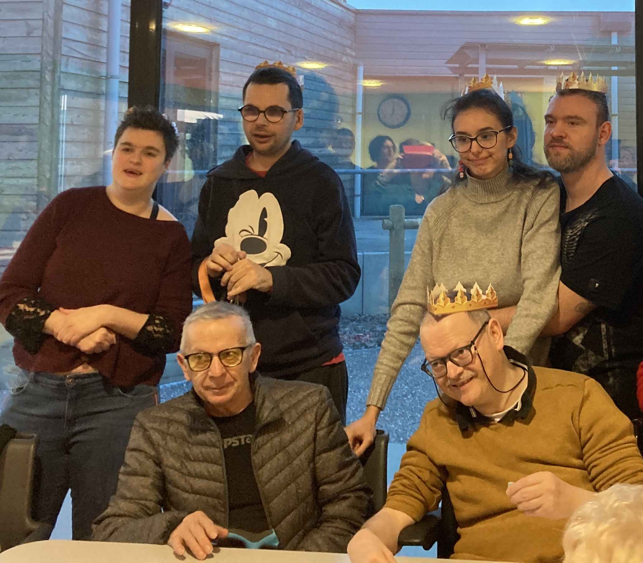 et  la photo de groupe des rois et des reines et  la photo de groupe des rois et des reines