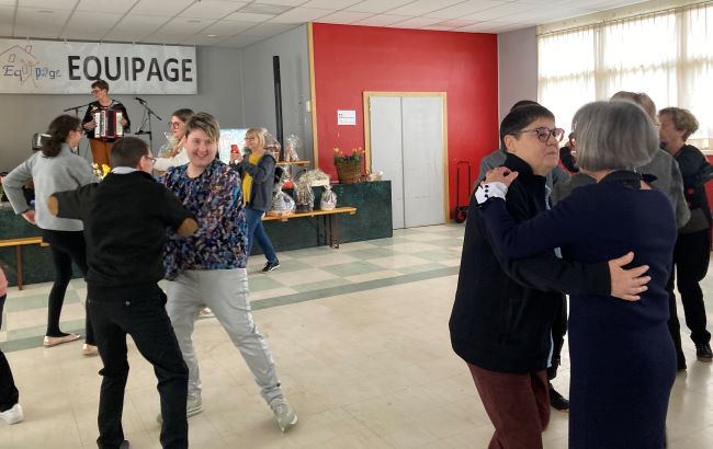 Et dansez maintenant! Et dansez maintenant!