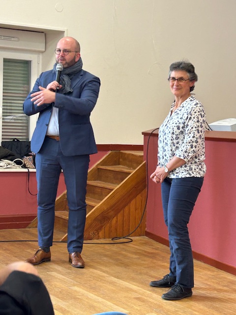Jérôme Klein souligne que EQUIPAGE apporte une vraie Action Sociale vivante et positive dans le canton. « Continuez et merci aux bénévoles » , a-t-il conclu son propos ! Jérôme Klein souligne que EQUIPAGE apporte une vraie Action Sociale vivante et positive dans le canton. « Continuez et merci aux bénévoles » , a-t-il conclu son propos !