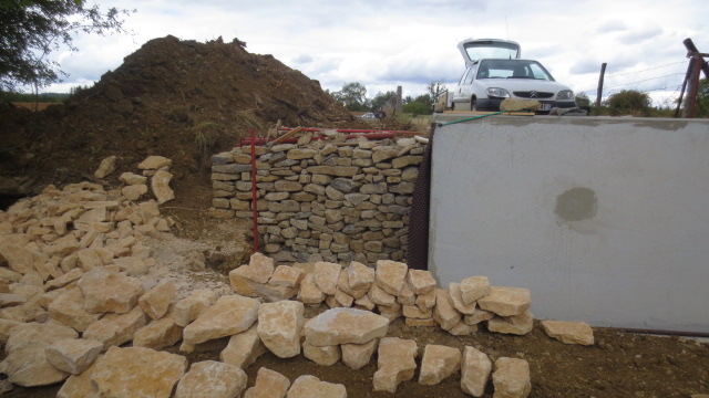 Préparation du chantier pour la pause des différentes pierres Préparation du chantier pour la pause des différentes pierres