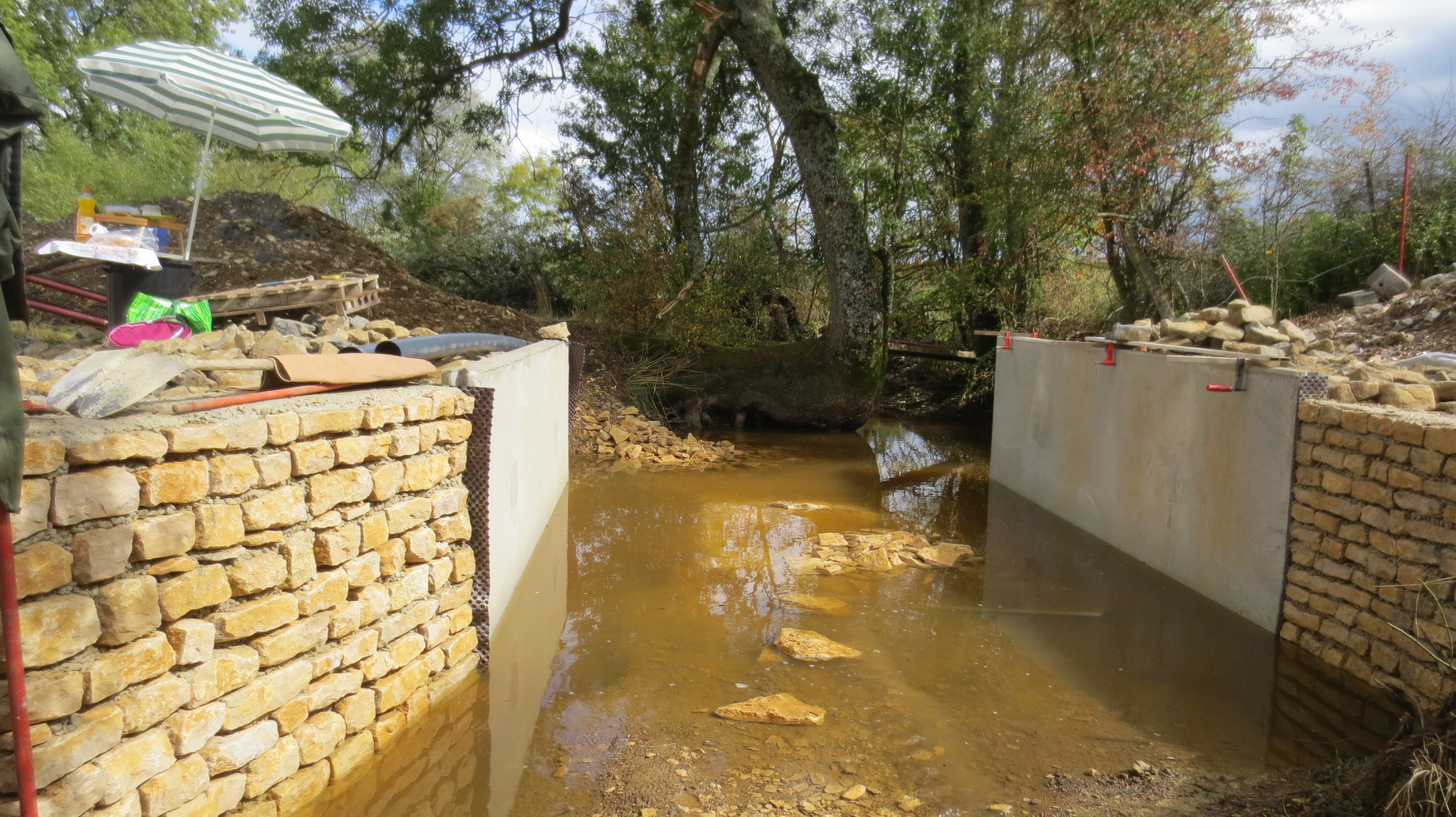 Deux avaloirs et un courant qui reprend son cap! Deux avaloirs et un courant qui reprend son cap!