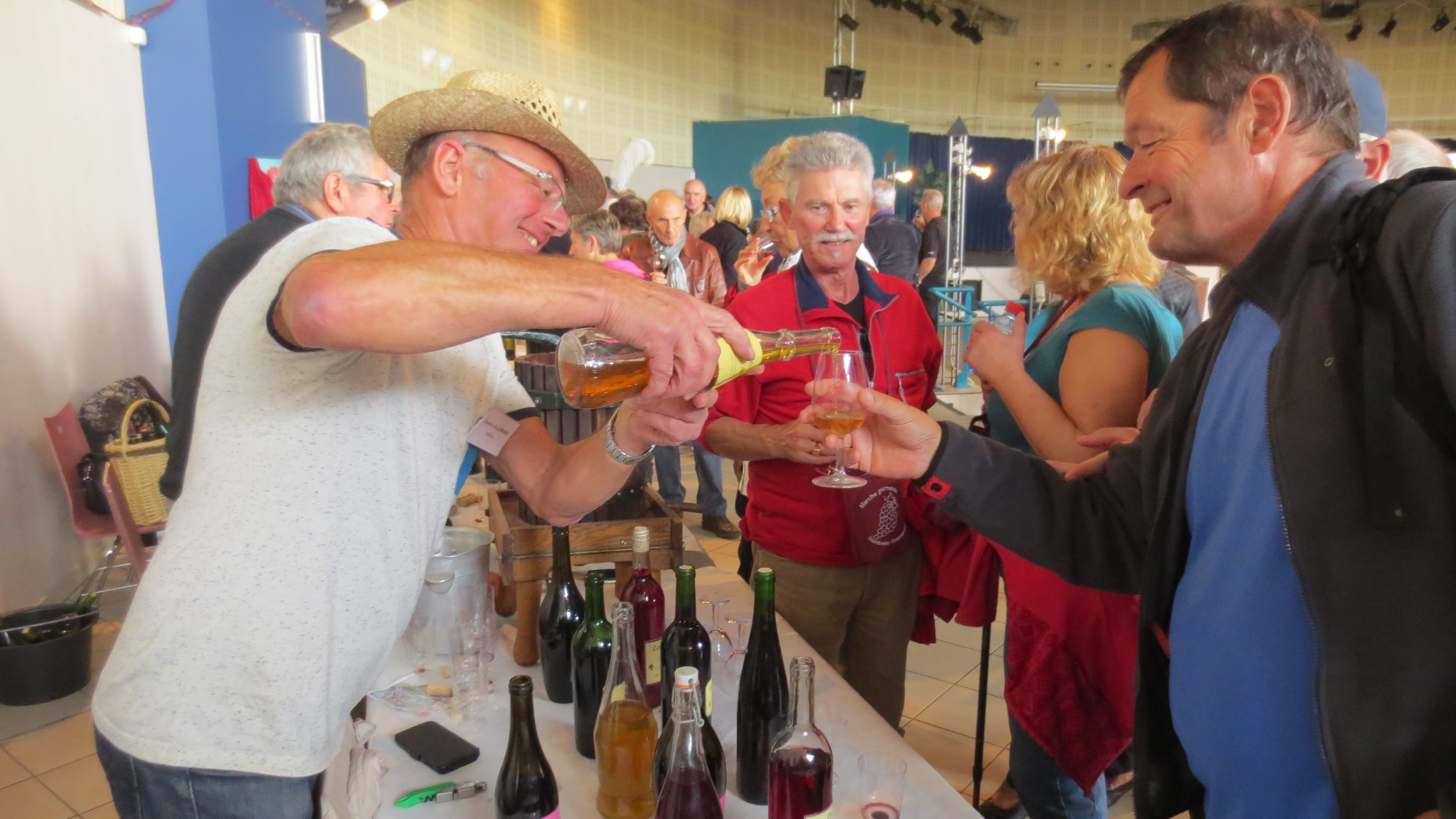 Denis a eu beaucoup de succès avec son vin de pissenlits