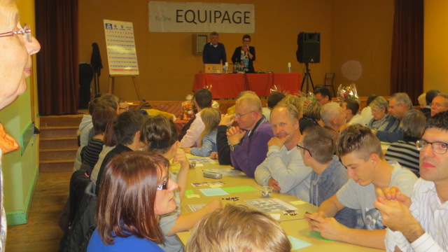 A la table du foyer, une ambiance de joie...