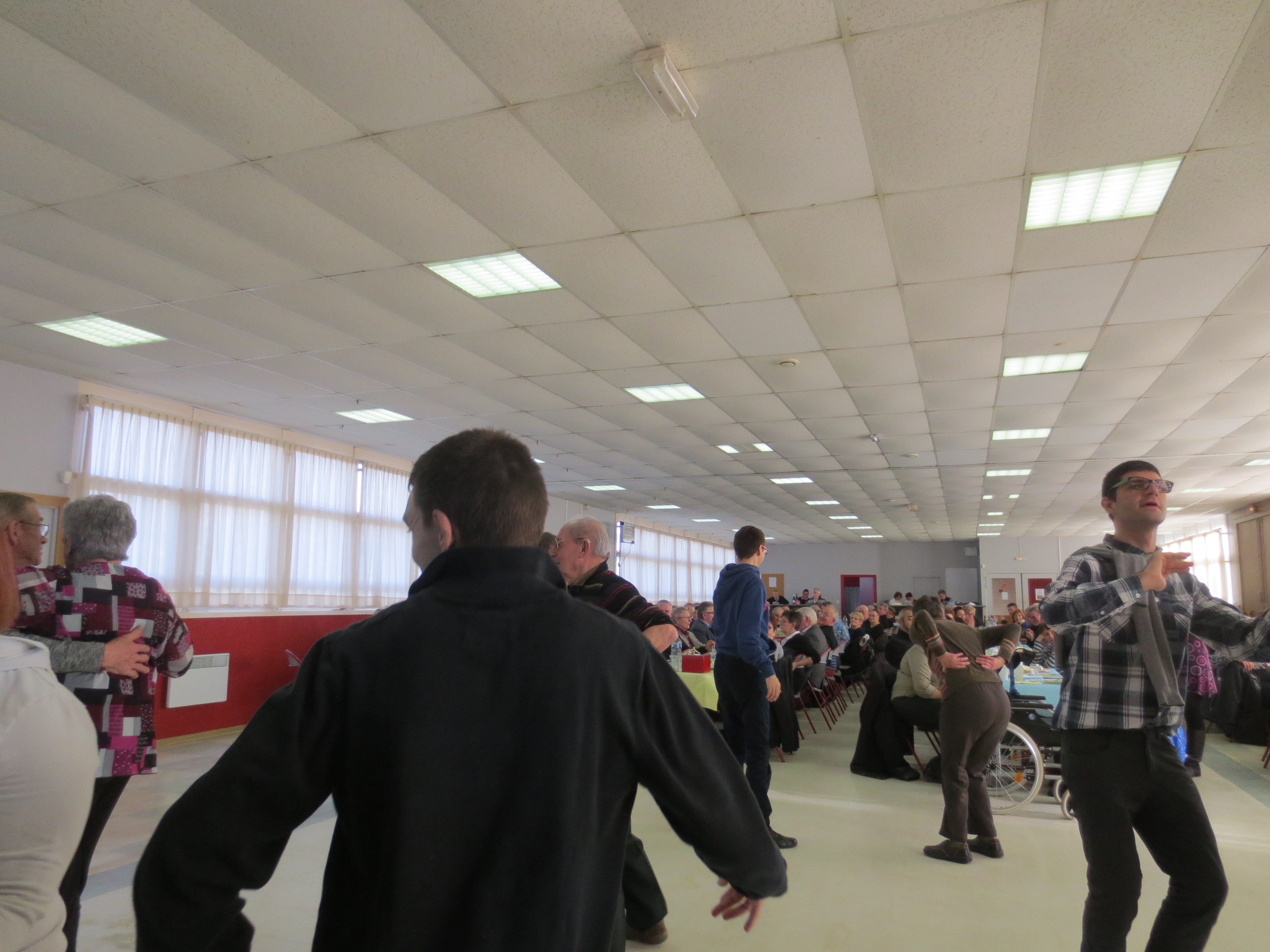 Ce sont les jeunes du Foyer qui ont donné le tempo... Ce sont les jeunes du Foyer qui ont donné le tempo...