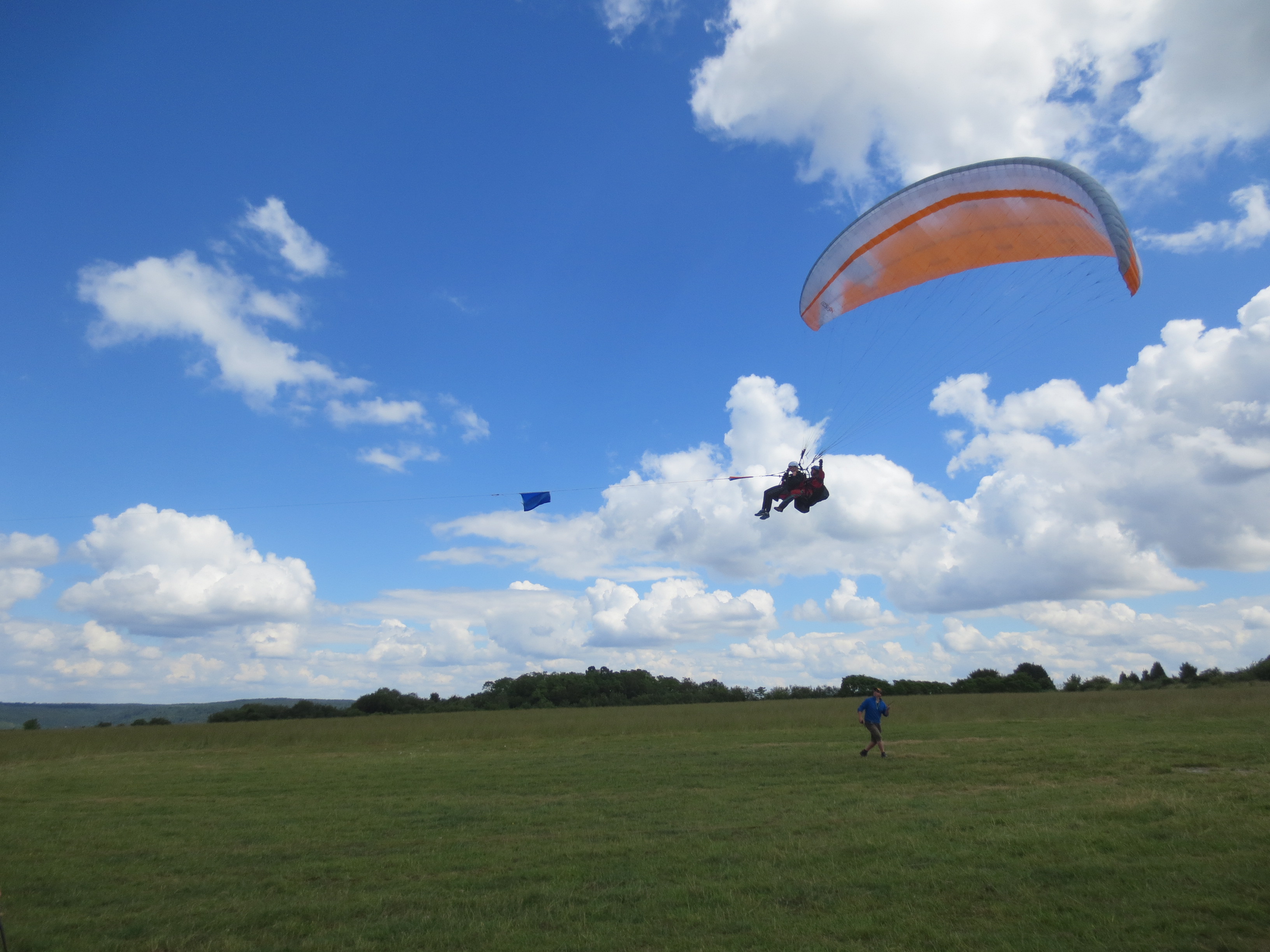 Le duo valide et pilote de parapente!