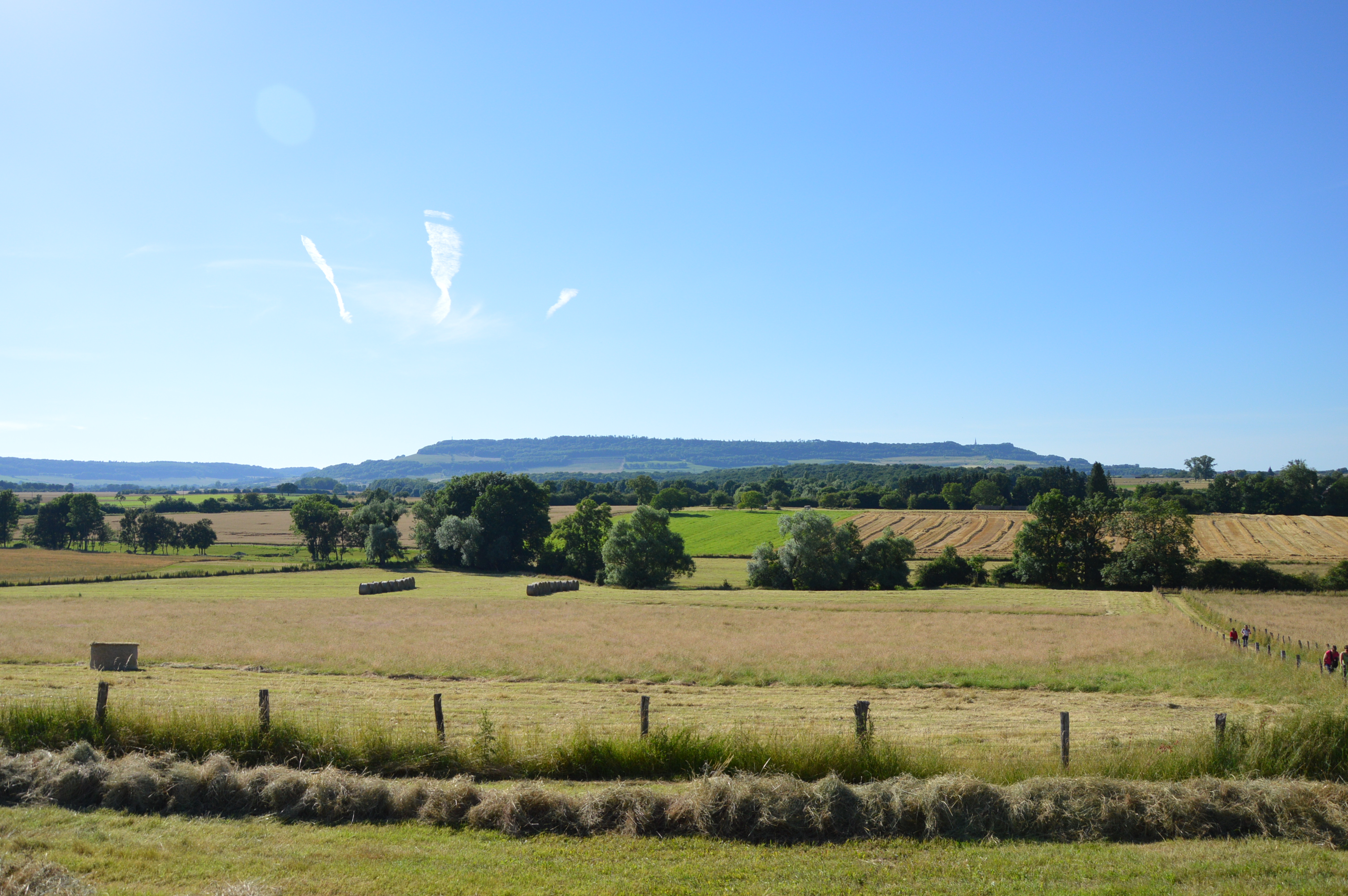 La colline de Sion-Barrès depuis le chemin La colline de Sion-Barrès depuis le chemin